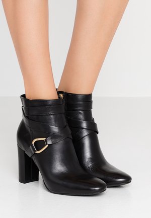 Enkellaarsjes met hoge hak - black