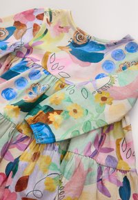 Ikke valgt, bright floral