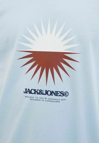 Jack & Jones PLUS SIZE - Nyomott mintás póló - skyway