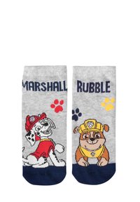 Calze grigie con cani cartoni animati Marshall e Rubble. Marshall in abbigliamento rosso a sinistra, Rubble in giallo a destra. Accenti blu navy.