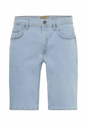 Shorts de denim azul claro con un corte clásico, cinco bolsillos y detalles de costura amarilla. La tela tiene una textura suave con un ligero brillo.