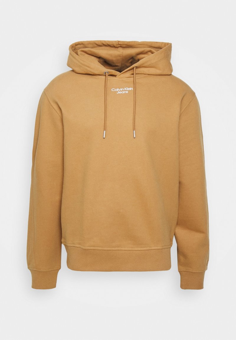 Sweat à capuche beige Calvin Klein Jeans avec cordons réglables et poignets et ourlet côtelés, présenté sur fond blanc.
