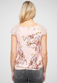 Cloud 5ive UND BLUMEN PRINT - Bluse - rosa