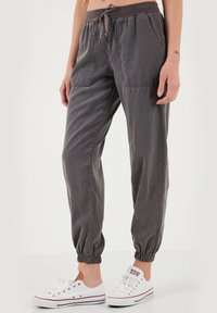 LELA REGULAR FIT - Donji dijelovi trenirke - anthracite