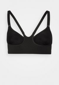 Sorte bralette med en glatt, stretchy stoff, brede stropper og en V-formet halslinje med minimale sømmer og uten bøyler.