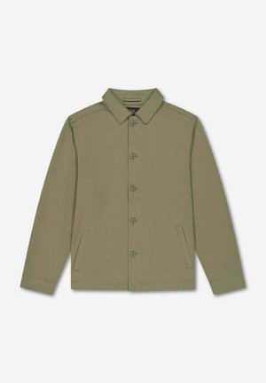 Giacca da uomo verde oliva con bottoni, collo e tasche laterali, maniche lunghe e orlo dritto, mostrata distesa su uno sfondo bianco.