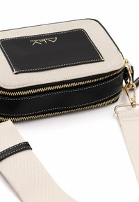 ALV by Alviero Martini - Torba na ramię