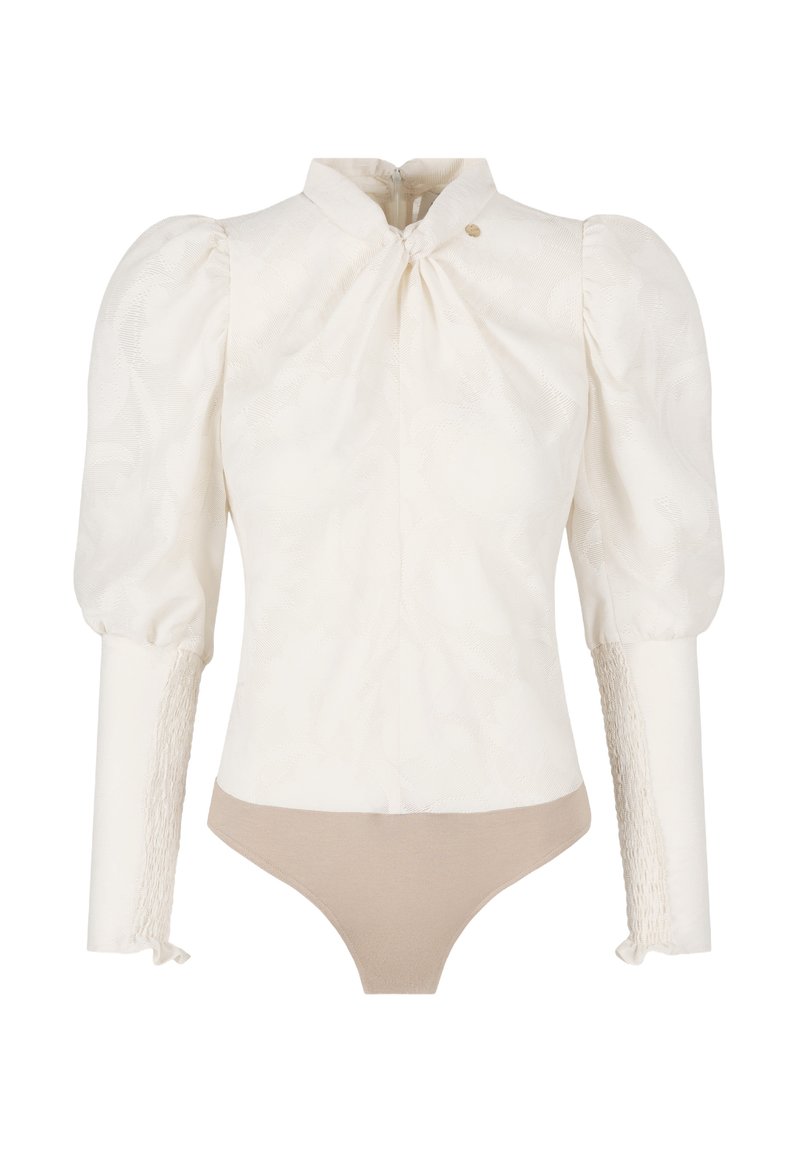 Biały body z bufiastymi rękawami, wysokim kołnierzem i teksturowanym materiałem. Posiada beżowy dół oraz misternie zdobione rękawy.