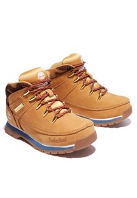 Brązowe zamszowe botki za kostkę z złotymi oczkami i bordowymi sznurówkami. Posiadają wzorzysty kołnierz oraz gumową podeszwę z niebieskim akcentem.