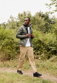 Peak Performance HELIUM HOOD JACKET - Dunjakker - pine needle