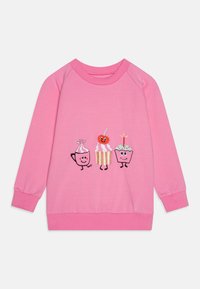 Felpa rosa con maniche raglan, decorata con tre dessert in stile cartoon: un cupcake, una coppa di gelato e una scatola di popcorn a righe, tutti con disegni giocosi.