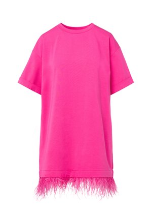 T-shirt en coton rose à manches courtes et coupe loose, avec un détail à franges au niveau de l'ourlet pour une texture et un intérêt visuel supplémentaires.