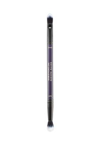 Doppelseitiger Concealer-Pinsel mit einer spitzen, fluffigen Spitze und einem flachen Pinselkopf. Schwarzer Griff mit lila Akzenten, beschriftet mit "Kevyn Aucoin."