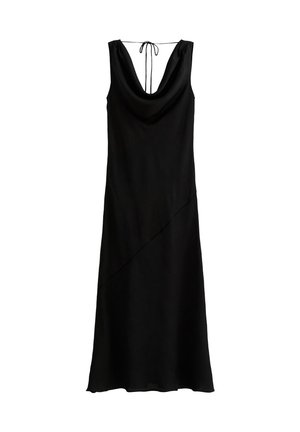 Robe noire sans manches avec un col drapé et une fermeture à nouer dans le dos ; présente une couture diagonale et une texture lisse.