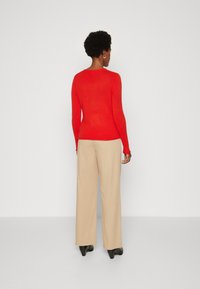 Tommy Hilfiger SOFT SWEATER - Trui - fierce red