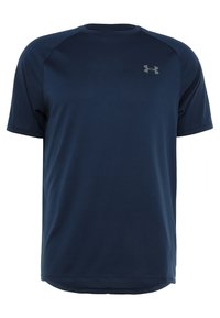 Camiseta atlética de manga corta en azul marino, hecha de un material suave y ligero con un cuello redondo y un pequeño logotipo en el pecho.