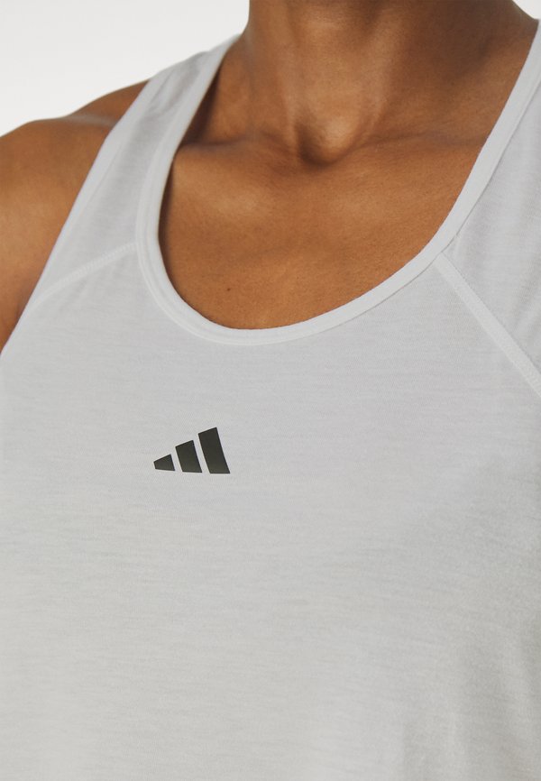TRAIN ESSENTIALS MINIMAL BRANDING RACERBACK - Top3