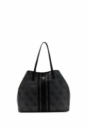 Borsa tote Guess nera con motivo monogramma, due manici e una striscia verticale centrale in pelle con una placca logo triangolare.