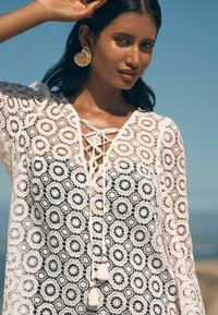Love & Roses REGULAR FIT - DETAIL KAFTAN - Paplūdimio reikmuo - white