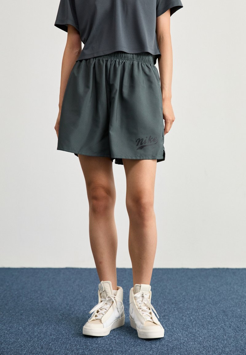 Nike Sportswear SHORT - Treniņtērpa apakšdaļas - anthracite