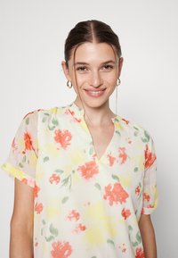 VILA VIFALIA  - T-shirt estampada - white
