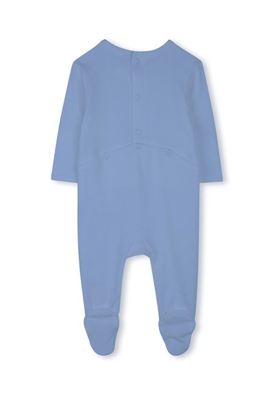 Helles blaues Baby-Overall aus weichem Stoff. Mit langen Ärmeln, Druckknöpfen entlang des Rückens und Fußdesign. Glatte Textur.