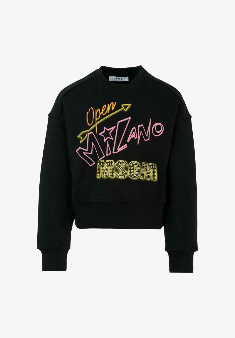 Felpa nera a cava con testo ricamato colorato: "Open Milano MSGM" e accessori decorativi. Dotata di scollo rotondo e maniche lunghe.