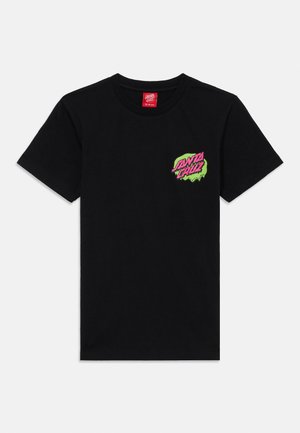 T-shirt en coton noir avec un logo graphique coloré en rose et vert sur la poitrine gauche. Design classique à col ras du cou.