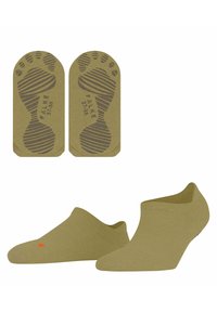 Oliwkowe skarpetki za kostkę z prążkowaną strukturą, z uchwytami na palce i nadrukowanym konturem stopy na podeszwie. Mały czerwony akcent z boku.