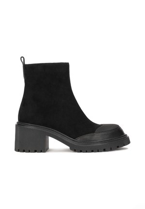 Enkellaarsjes met plateauzool - black