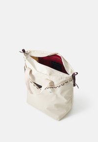 Klättermusen BAGGI BAG UNISEX - Bolsa de deporte - creme
