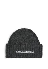 Gorro de punto gris con textura acanalada y un patrón de trenzado, que presenta un logo bordado en blanco "KARL LAGERFELD" en el dobladillo.