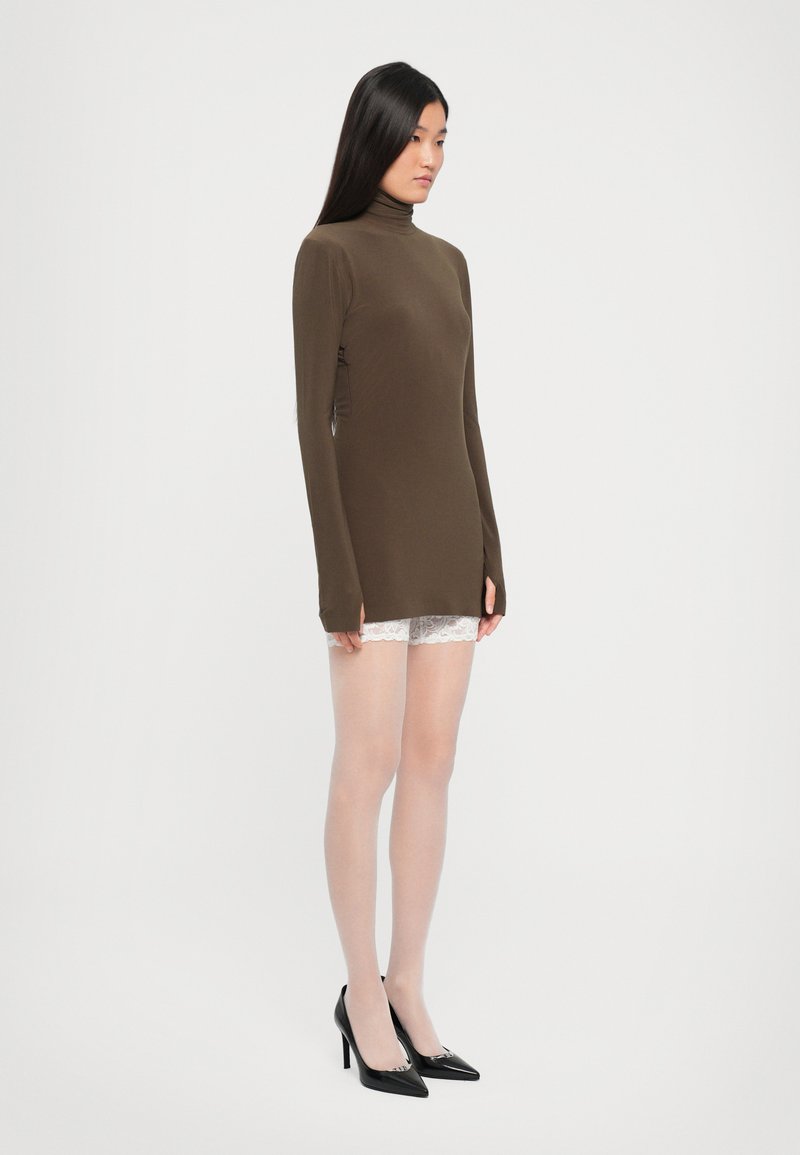 Norma Kamali LONG SLEEVE TURTLENECK PICKLEBALL DRESS - Jersey dress -  bark/dark brown - Zalando