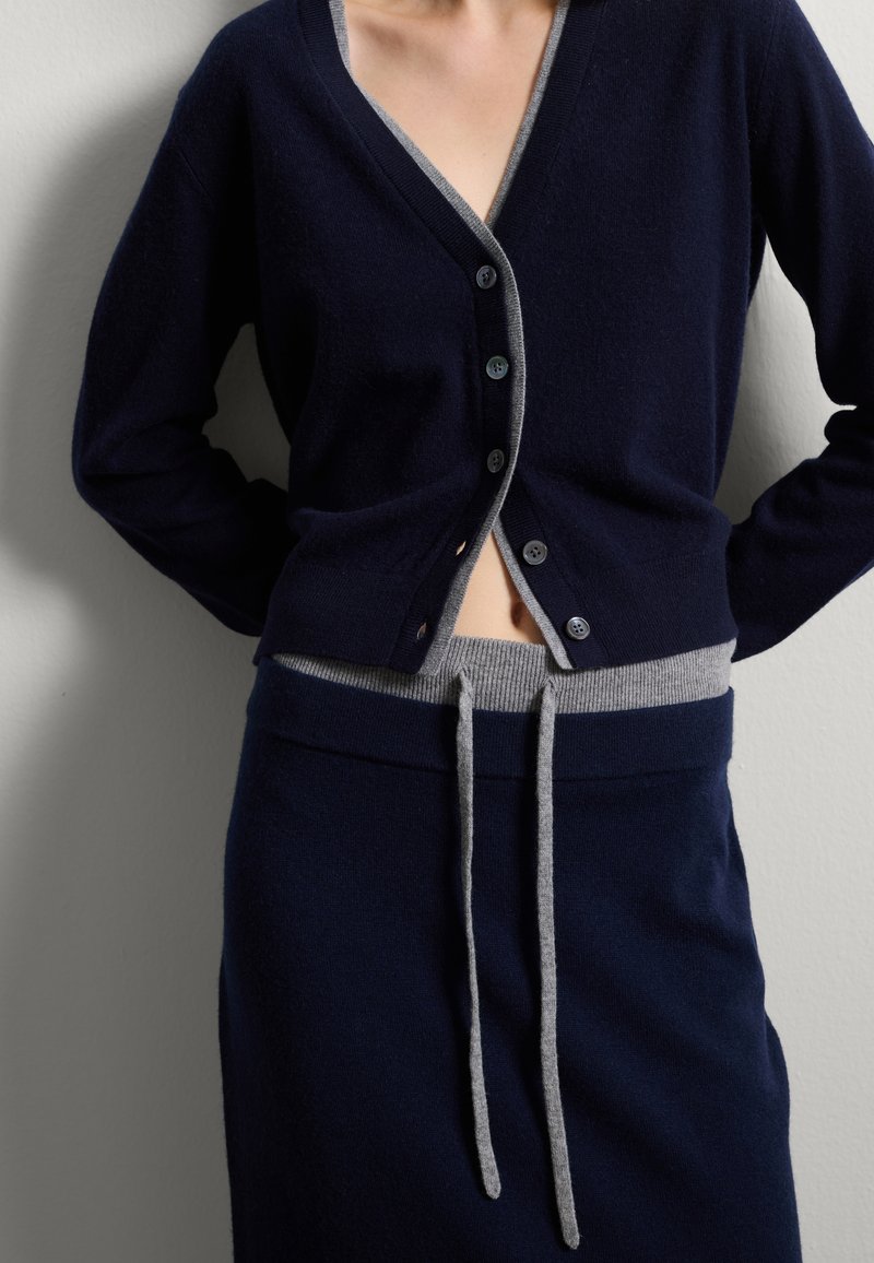 Gilet Turquoise Manches Courtes Stefanel Taille M – Neuf Sans étiquettes, Style Classique