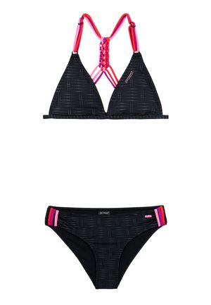 Zwart bikiniset met een getextureerd patroon, rode en roze gevlochten bandjes aan de achterkant van het bovenstuk en bijpassende kleurstrepen aan de zijkanten van de broek.