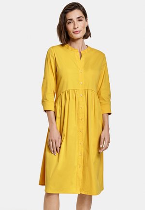 MIT LUFTIGER WEITE - Shirt dress - ginger