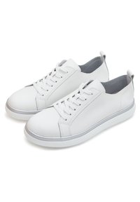 Cesare Gaspari Matalavartiset tennarit - white