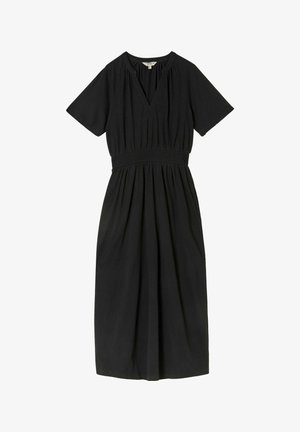 Robe noire en tissu léger, avec manches courtes, encolure en V, taille smockée et jupe fluide. Aucune décoration ni motif visible.