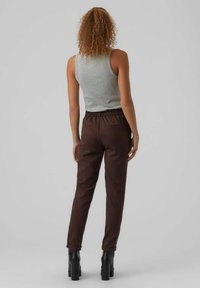 Vero Moda VMMAYA SOLID PANT - Pantalones - coffee bean