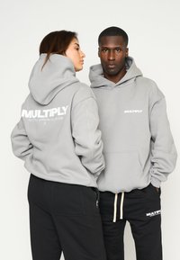 MULTIPLY - Jersey con capucha - ultimate grey