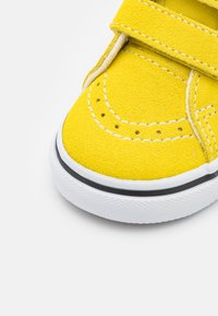 Vans MID REISSUE V - Sapatos de bebé - blazing yellow/true white