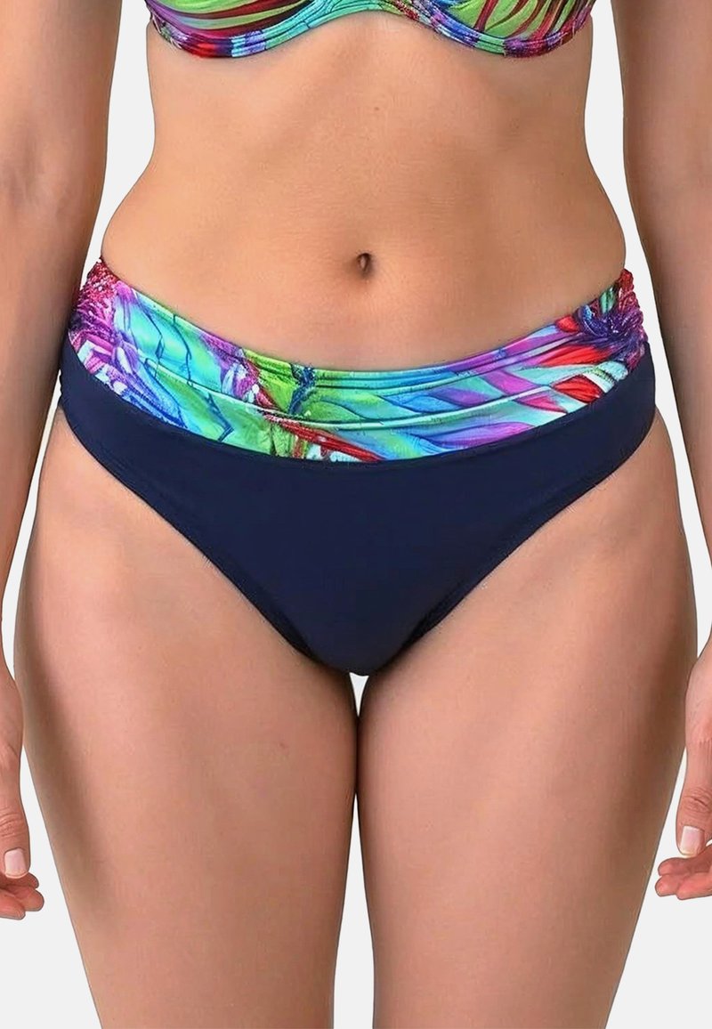 Il bikini bottom colorato presenta un vivace motivo floreale nei toni del verde, blu e rosa, con una fascia solida blu navy in vita.