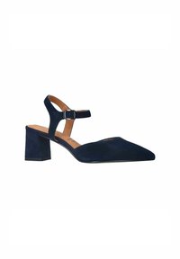 Marineblauw suède slingback hakken met een spitse neus, een gespband en een chunky hak, met een gladde textuur en een minimalistisch ontwerp.