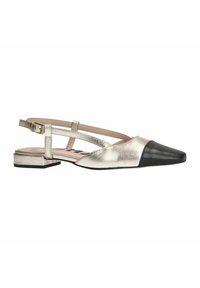 Slingback ballerina's in metallic goud met een zwarte puntige neus. Voorzien van gekruiste bandjes en een lage blokhak. Overal een gladde textuur.