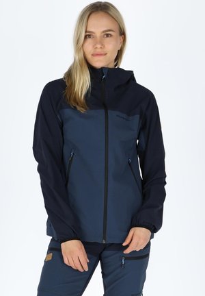 Marineblaue wasserdichte Jacke mit Kapuze, kontrastierendem Oberteil, mit Reißverschluss versehenen Taschen und elastischen Bündchen. Glatte Textur, leichtes Design.