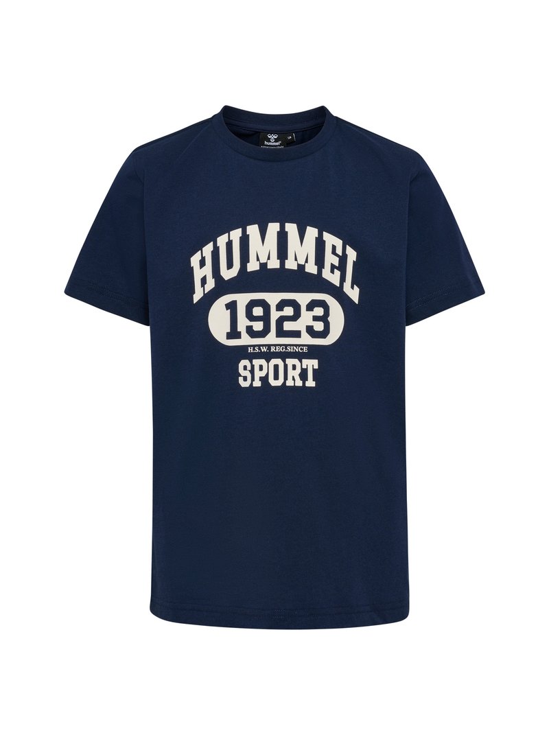 Marineblå bomulds-T-shirt med en cremefarvet grafik, der har teksten "HUMMEL 1923 SPORT". Klassisk rund hals og korte ærmer.
