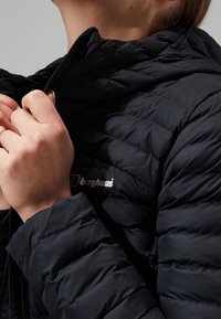 Berghaus Vinterkappa /-rock - black