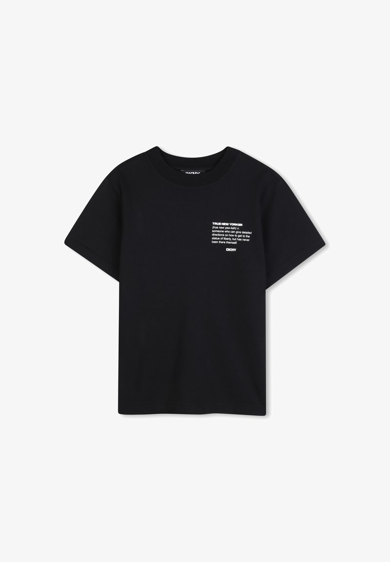 T-shirt en coton noir à manches courtes et col rond. Le devant présente un bloc de texte blanc indiquant "TRUE NEW YORKER" ainsi que le nom de la marque.