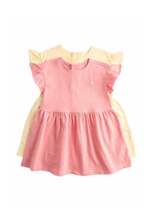 Due vestitini per bambini con maniche corte, uno rosa chiaro e uno giallo pallido, entrambi con maniche arricciate e piccolo ricamo a cupcake.