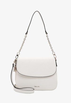 Sac à bandoulière en cuir blanc avec fermeture à rabat, chaîne argentée et sangles à boucle, et petit logo métallique à l'avant.